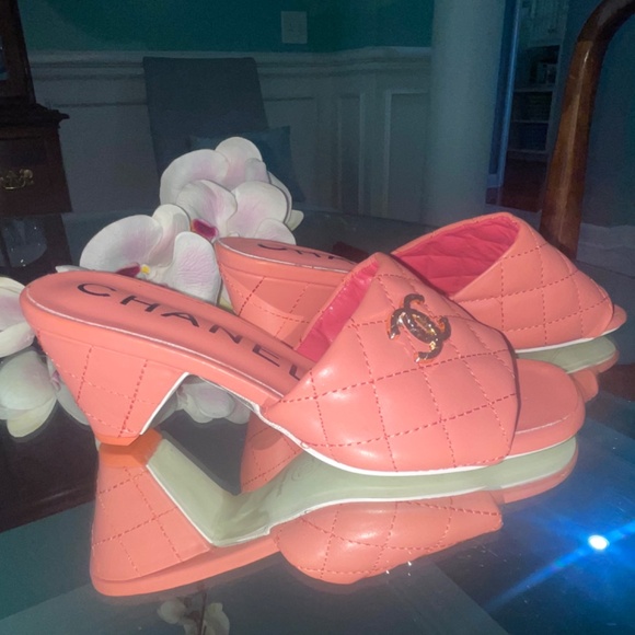 Chanel Pink Lambskin Quilted CC Open Toe Slides NEW European size 36 Made Italy - Picture 5 of 17